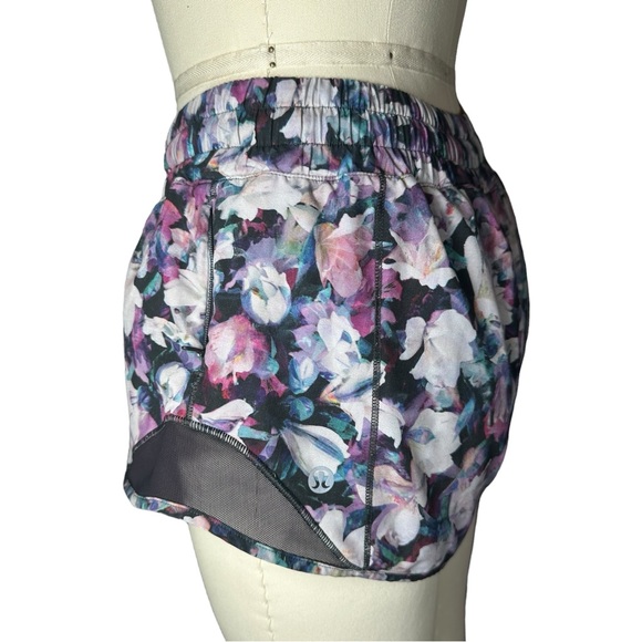 Lululemon Hotty Hot Short II '2.5" Utopia Multi/ Deep Phantom Size: 6 - Picture 11 of 15